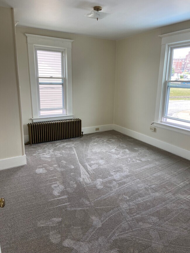 Bedroom - 809 N Main St