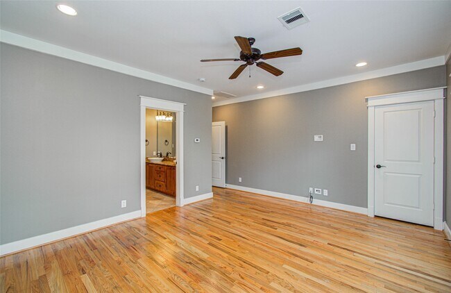 Building Photo - 1034 Dunbar St