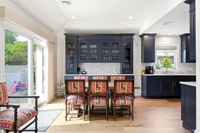Building Photo - 753 E Walnut St