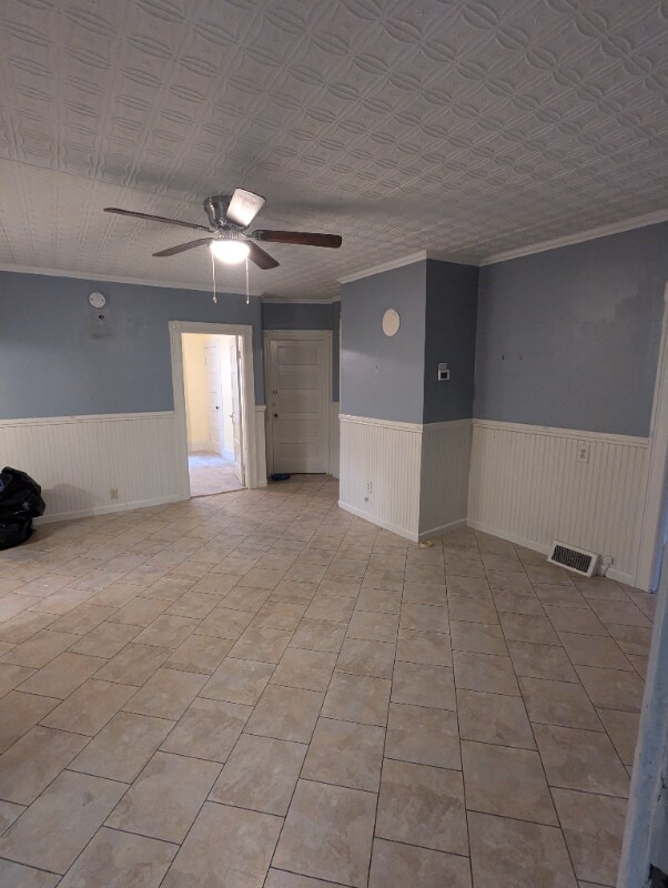 Building Photo - 562 Hevey St