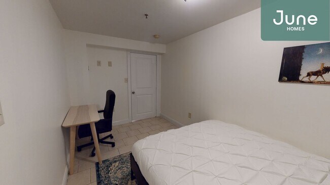Building Photo - Full room in 4-bed/2.0-bath Home