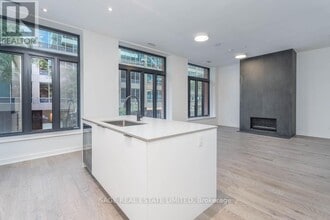 Building Photo - 22 Lombard St