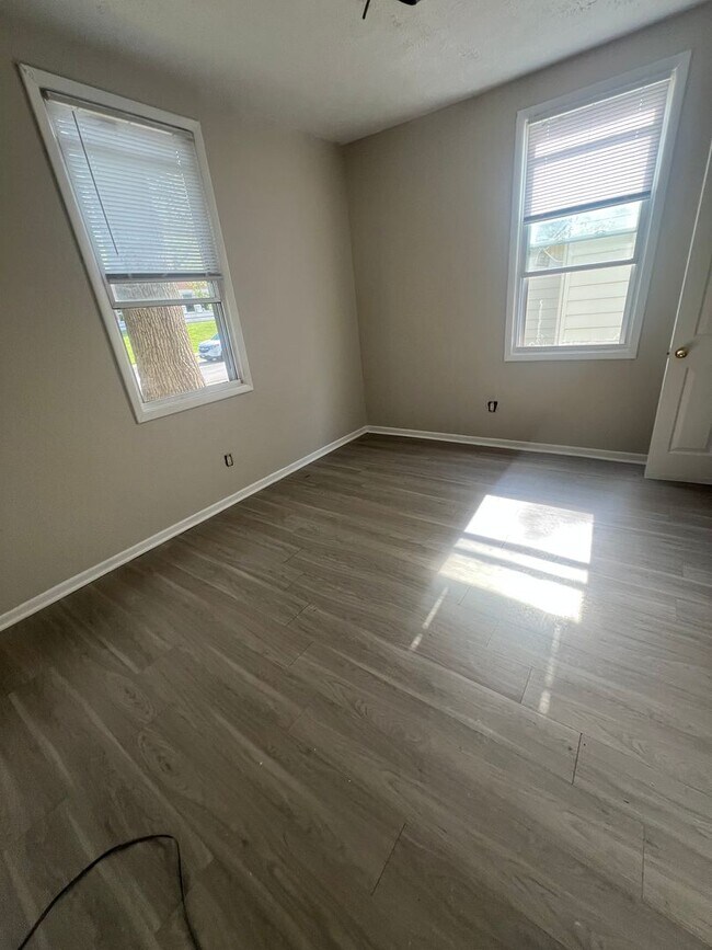 Building Photo - Spacious 4 Bedroom 2 Full Bath Home across...