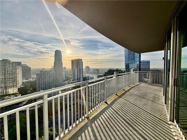 Foto del edificio - 3338 Peachtree Rd NE