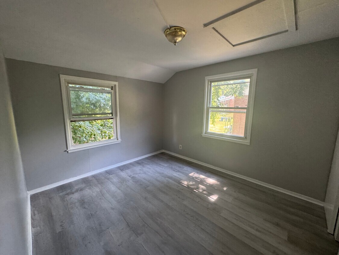 Foto del edificio - 125 Woodlawn Cir