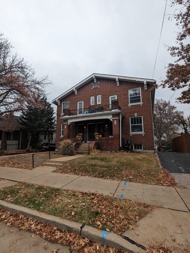 2410 Bellevue Ave Unit 2410 Bellevue Avenue, Maplewood, MO 63143