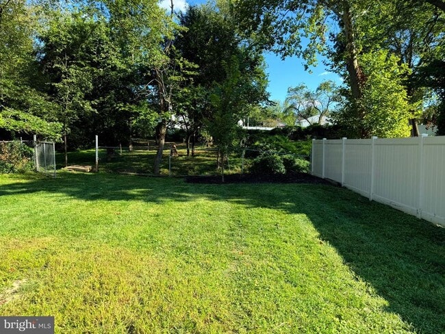 Building Photo - 1715 Hazel Ave