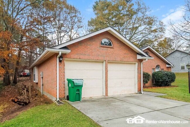 Building Photo - Awesome ranch in Stone Mountain