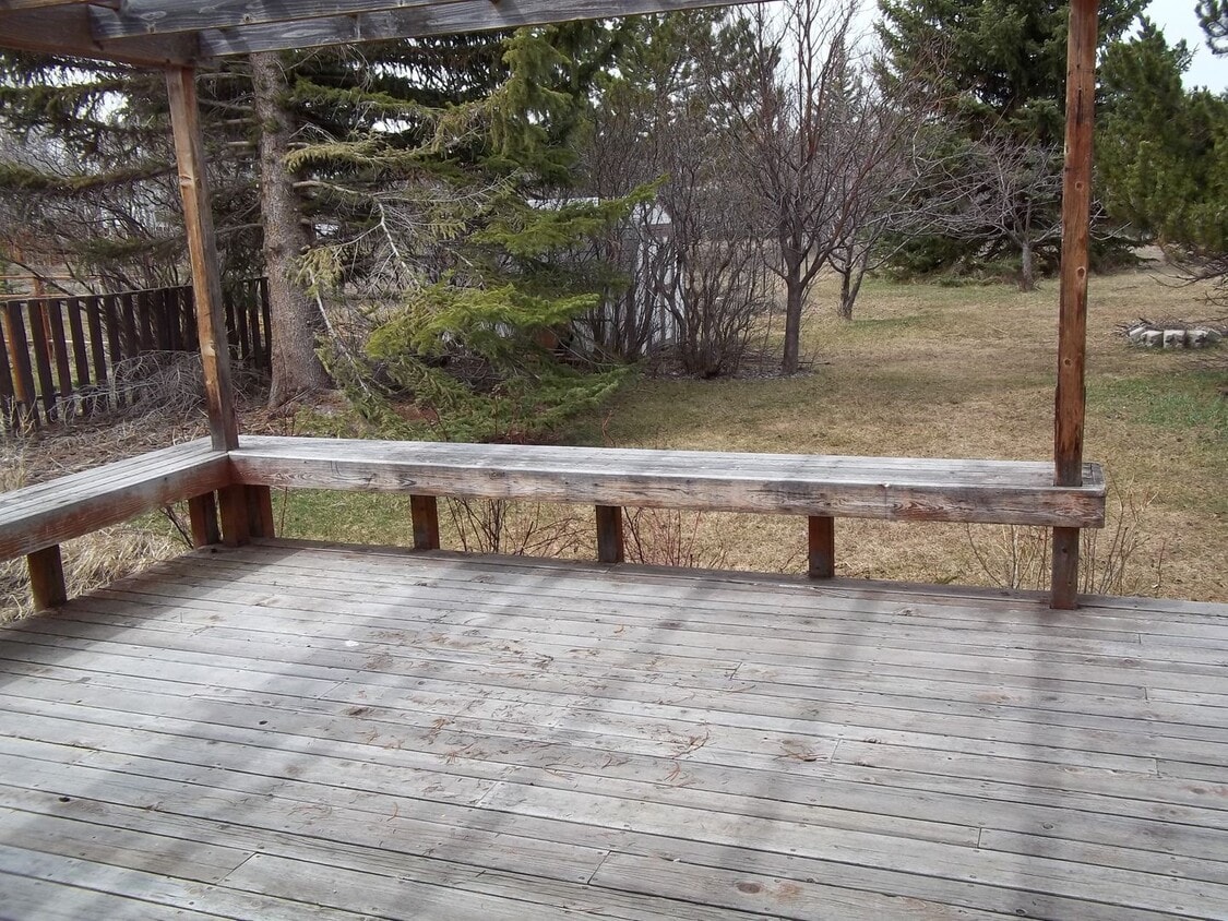 Building Photo - Pet Friendly 4 Bedroom House!