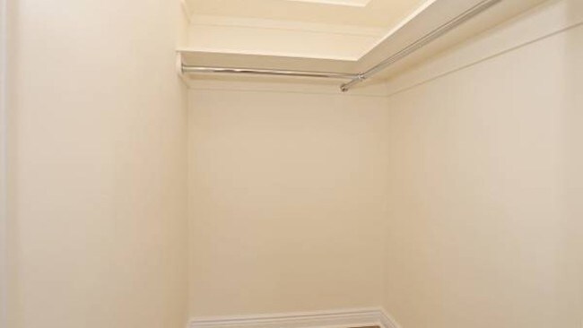 Building Photo - 94 Queensberry St