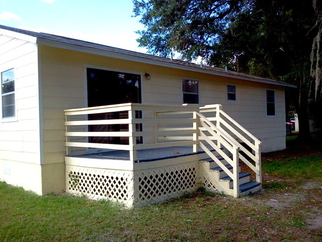 Building Photo - 3BR/2BA Home w/ a Deck!! NO APPLICATION FEE!