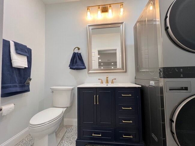 Half bath & laundry - 8145 Mount Vernon Hwy