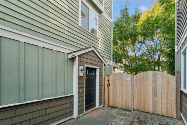 Building Photo - 3 bedroom in Seattle WA 98107