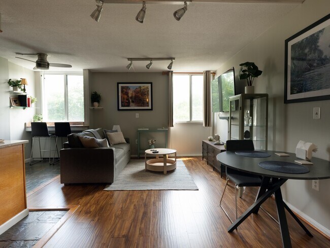 Foto del edificio - 4242 East West Hwy