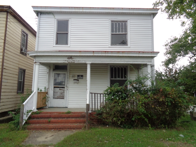 Primary Photo - 1021 Melville St
