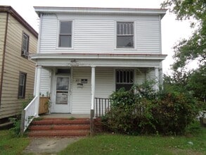 Building Photo - 1021 Melville St