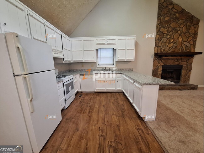 Building Photo - 5955 Sutton Pl
