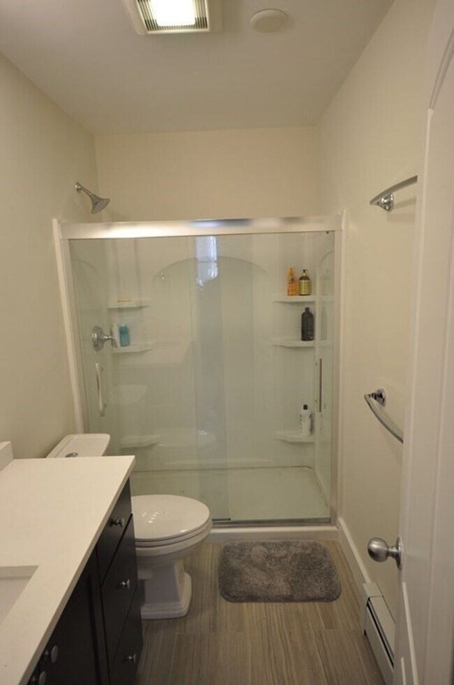 Foto del edificio - Enormous 5 Bedroom 2 Bath @ Mission Hill