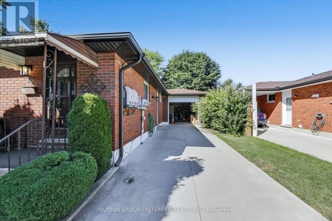 Building Photo - 82 Lacey Crescent