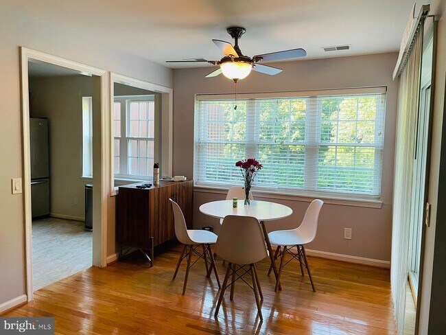 Foto del edificio - 9240 Cardinal Forest Ln