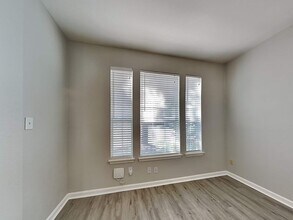 Building Photo - 4522 Lake Halbert Ln