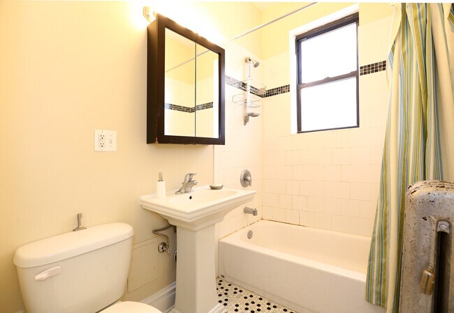 Foto del edificio - 432 W Surf St