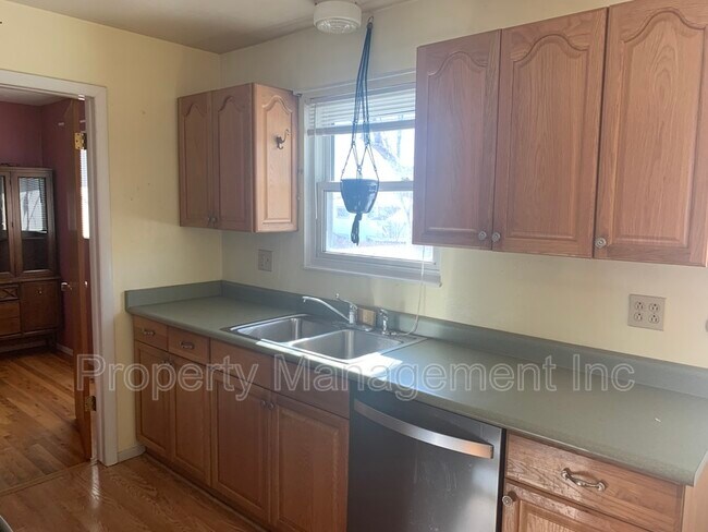 Building Photo - 1400 Southmoor Dr