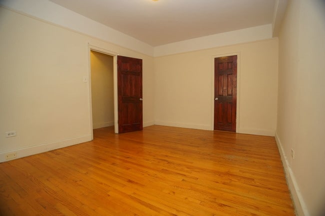 Building Photo - 529 E 235th St