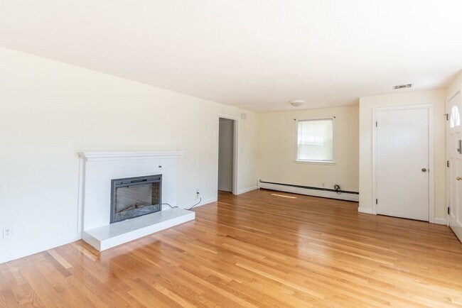 Building Photo - 208 Webster St