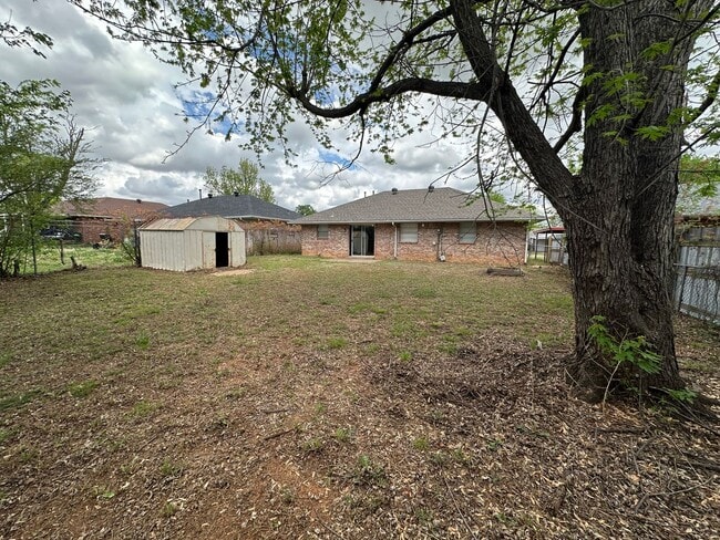 Building Photo - 3 Bed, 1.5 Bath, 1 Car garage