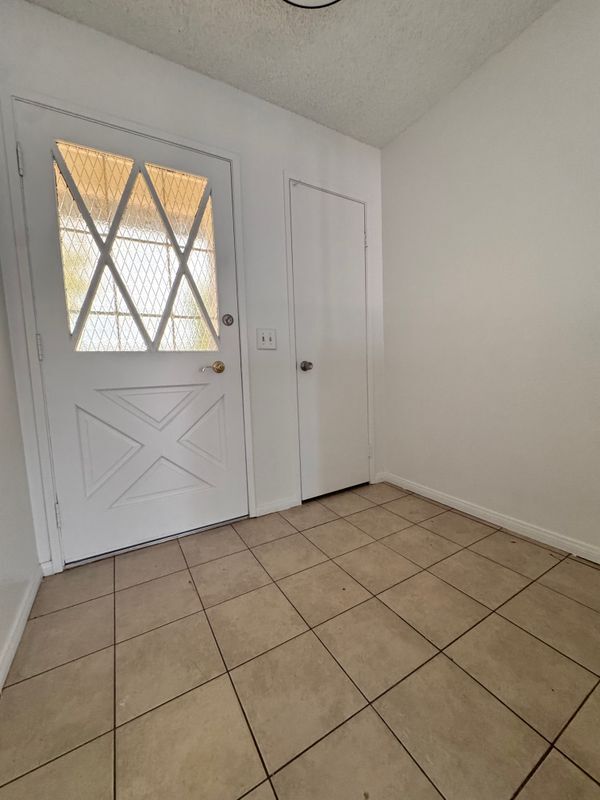 Foto del edificio - 41272 Mayberry Ave