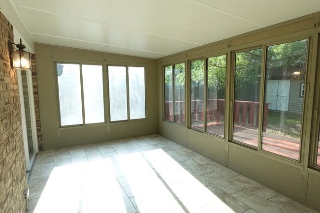 Building Photo - 3136 Olive Rd