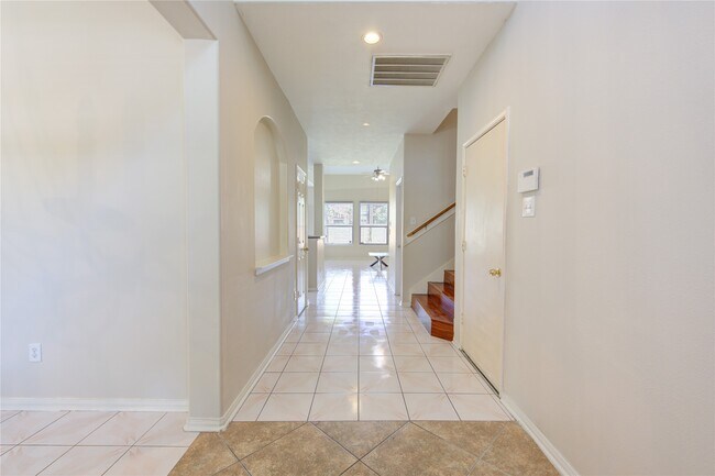 Building Photo - 2921 Indigo Dr