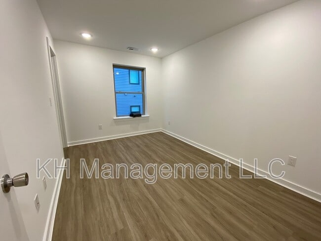 Building Photo - 3932-36 Mt Vernon St