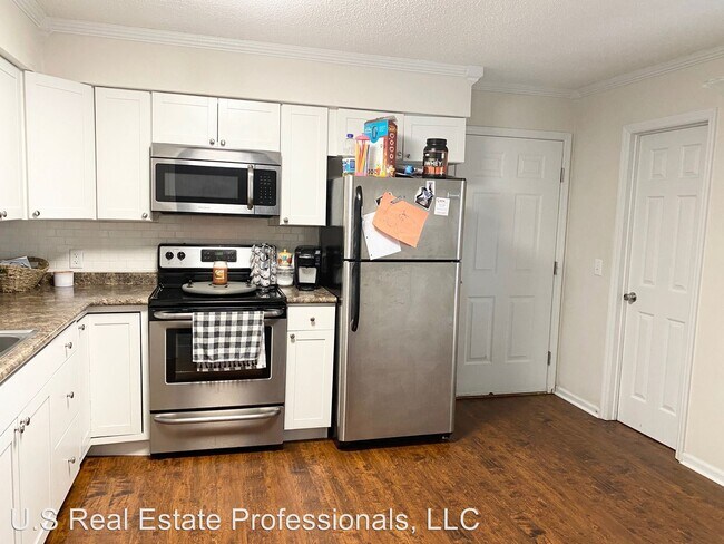 Building Photo - 3 br, 2 bath House - 811 E Oxford Lane