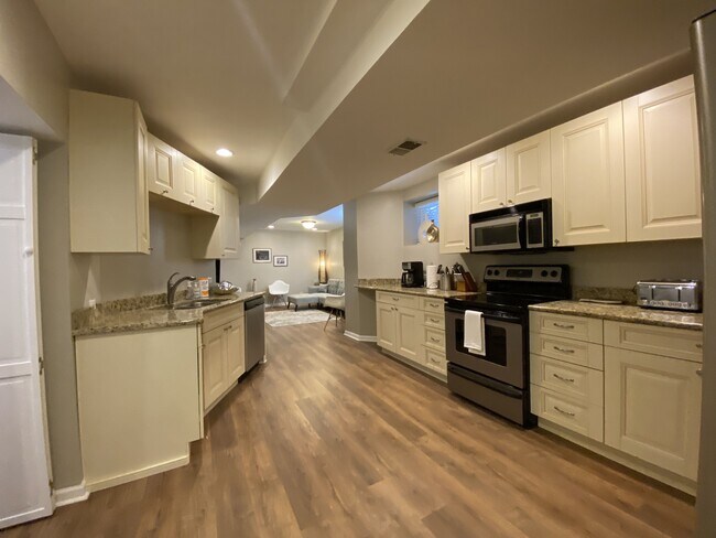 Foto del edificio - 913 W Belden Ave