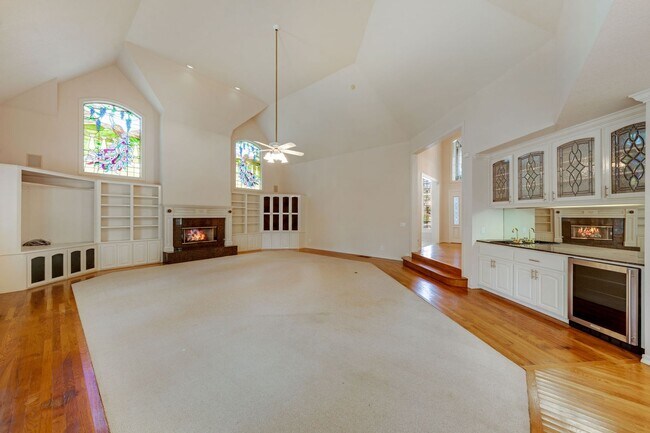 Foto del edificio - Luxury Custom Home in Folsom with Pool, 3-Car Garage & 4,300+ Sq Ft!