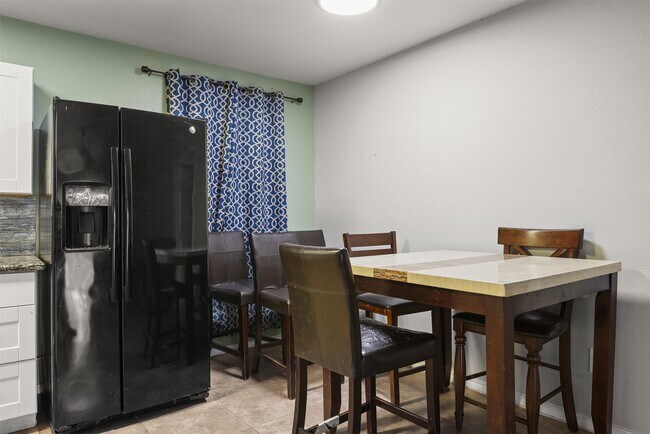 Foto del edificio - 8632 Brock Park Blvd