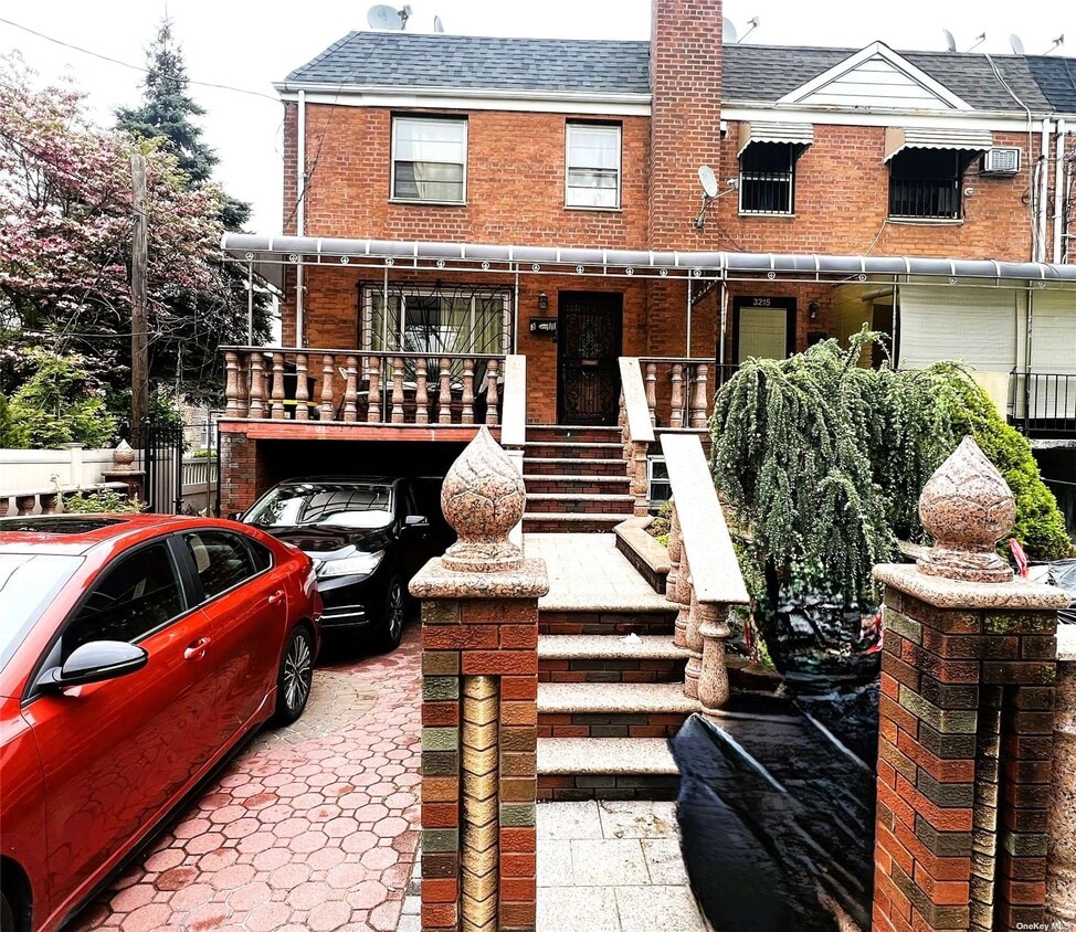 Primary Photo - 32-11 70th St