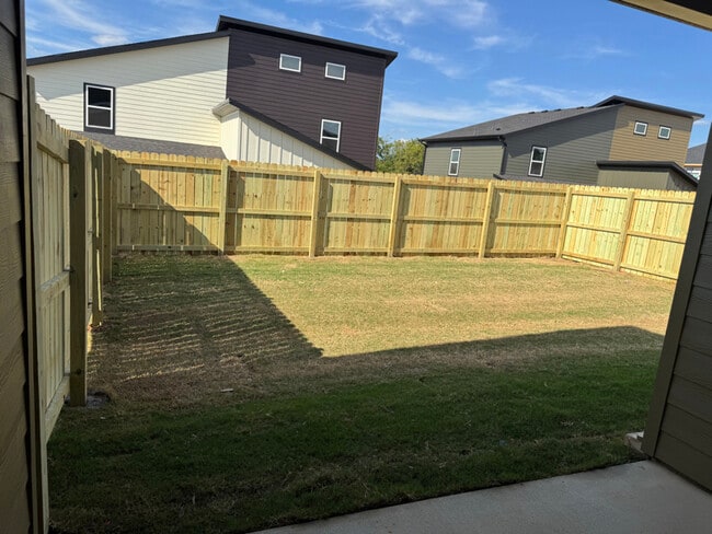 Building Photo - 1802 SW Poigai Wy