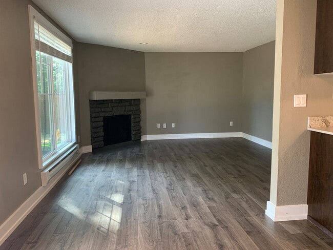 Building Photo - 2 Bedroom/1bath in Tacoma - 4Plex