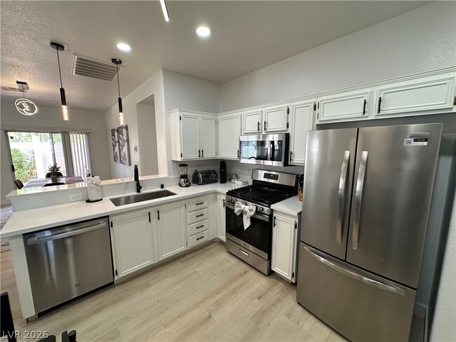 Building Photo - 9825 Garamound Ave