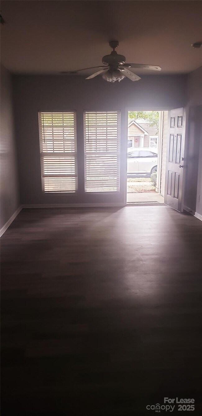 Foto del edificio - 1011 Laparc Ln