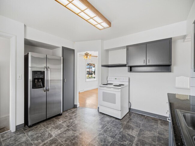 Building Photo - Charming Northwest Spokane Home | Minutes from Audubon Park & Downriver Golf Course