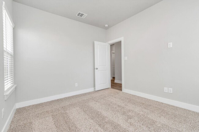 Foto del edificio - Welcome to the Beech — Streamlined Single-Story Living.