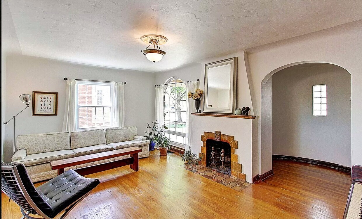 Primary Photo - 4750 Alcott St