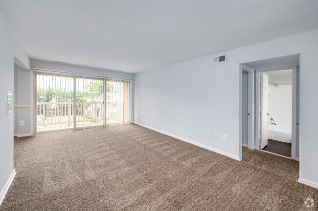 2 habitaciones, 1 baño – 760 pies cuadrados - Sala de estar - Parke Cheverly