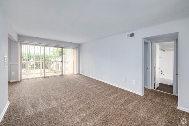 2BR, 1BA – 760SF - Living Room - Parke Cheverly