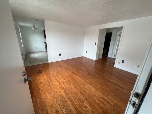 Foto del edificio - 1025 Central St