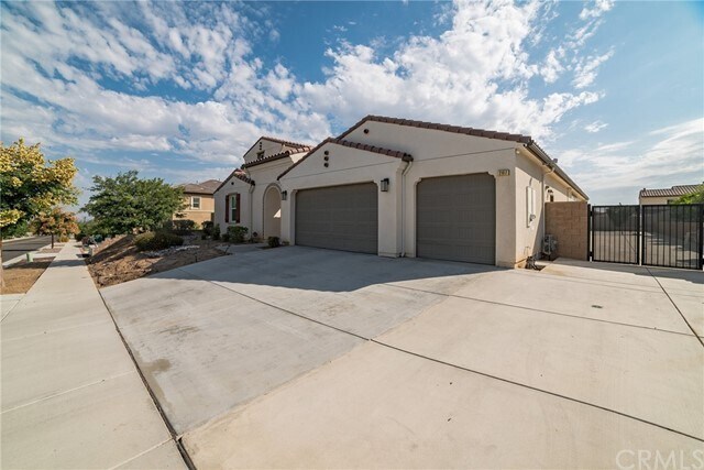 Building Photo - 2167 Praed St